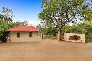 בית מלון כפרי Lemon Tree Wildlife Resort, Kanha