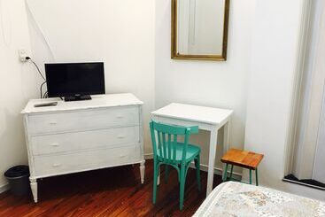 Lopez Hostel & Suites