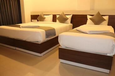 Hotel Royal N Comforts