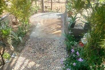 Bed and Breakfast Gangotri Cafe And Rooms