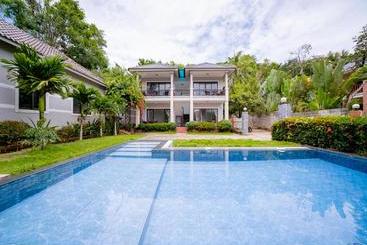 בית מלון כפרי Lotus Phu Quoc