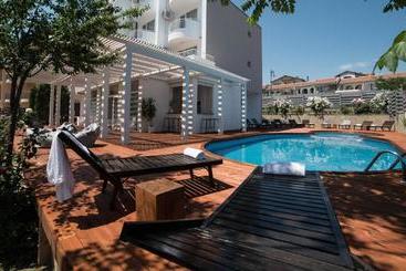 هتل The Mint Villa   Saint Vlas