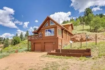 Mökkimajoitus Lakefront Divide Cabin W/ Game Room!