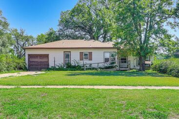 Hus på landet Sterling Home W/ Patio & Grill: 1 Mi To College!