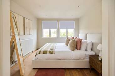 Cabane The Kilburn Arms Crib   Chic 2bdr House With Study Room