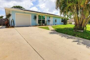 Dom wiejski Private Pool: Dog Friendly Port St Lucie Home!