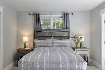 Mökkimajoitus Hilton Hideaway By Avantstay Private Pool, Walk To Beach