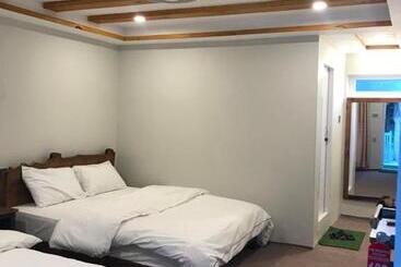 Hotel The Mountain Cottage Skardu