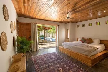 پانسیون Dream Surf House Avellana