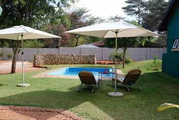 تختخواب و صبحانه Flatdog Lodge