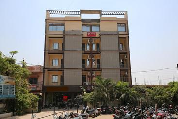 Hotel Oyo Rooms Opp Shri Balaji Hospital Mowa Raipur