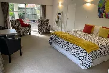 تختخواب و صبحانه Rotorua Studio On Sumner