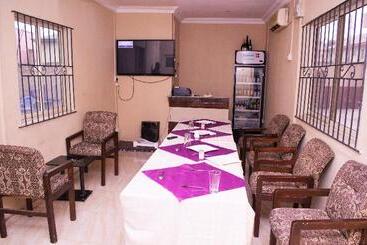 Hotel Maxton Suites Magodo