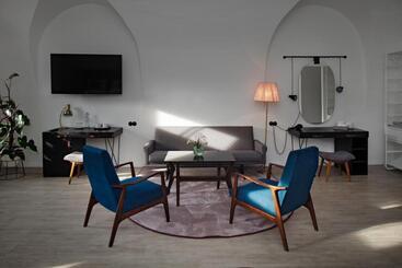 Long Story Short Hostel & Café