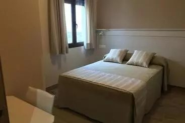 ユースホステル Hostal Los Encinares