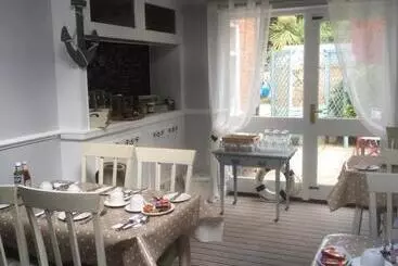 Bed and Breakfast Durlston House