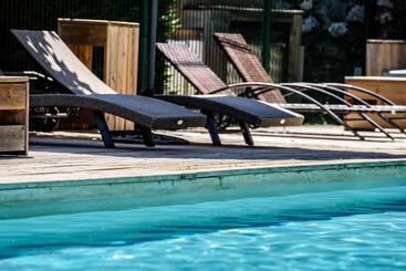 Hotell Hôtel Neste De Jade