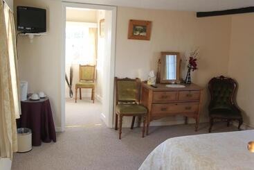 Ingon Bank Farm Bed And Breakfast