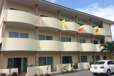 Motelli Roomquest One Bangsaray