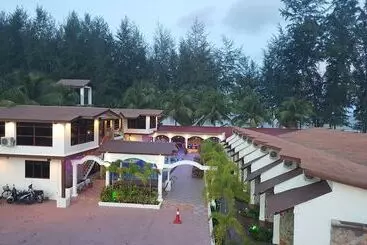 Al Safina Kijal Beach Resort