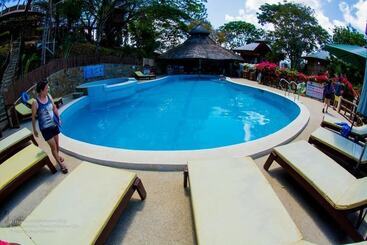 Al Hamra Jungle Resort