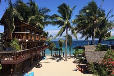 Bed and Breakfast Bamboo House Beach Lodge & Restaurant