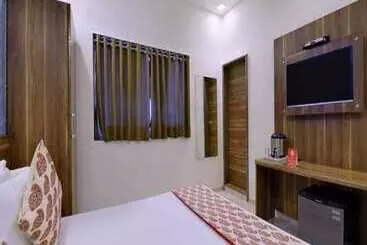 Hotel Golden Berry