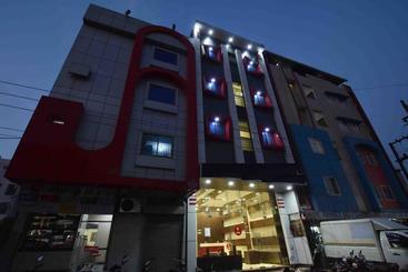 فندق Mehar Residency