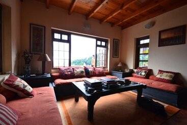 تختخواب و صبحانه Shivapuri Heights Cottage