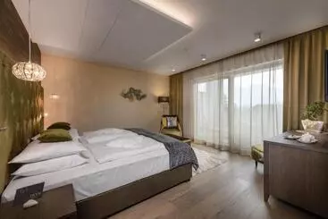 Hotel Fayn Garden Retreat