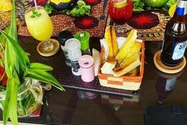 בית מלון כפרי Nyore Hillside Retreat