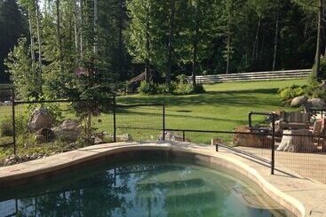 Bed and Breakfast Talus Rock Retreat