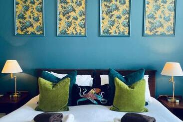 בית מלון כפרי Weston