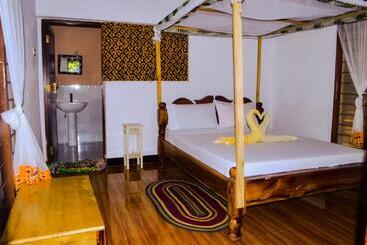 Hotel Zanzi Rest Bungalow