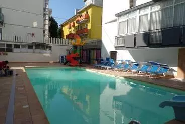 Hotel 2000