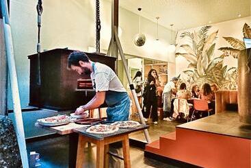 Bed and Breakfast Avenue Hostel & Suites