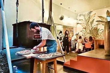 Bed and Breakfast Avenue Hostel & Suites