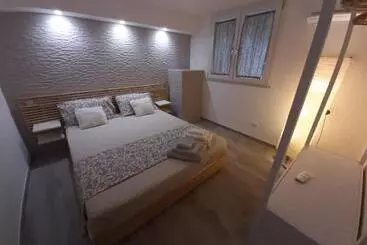 تختخواب و صبحانه The Incantation Guest House