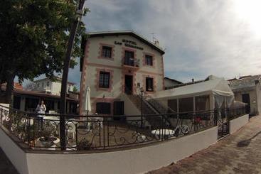 هتل Hôtel Les Mimosas