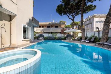 هتل Adriatica Con Piscina