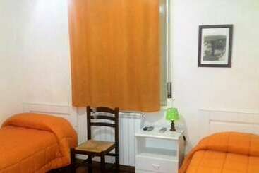 تختخواب و صبحانه La Regina Di Adrano