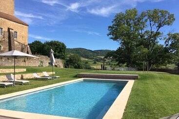 צימר Château De Pierreclos