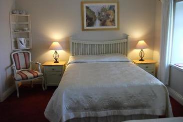 تختخواب و صبحانه Riverdale Farmhouse