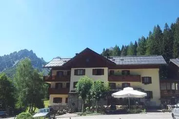 Hotelli Albergo Nuoitas