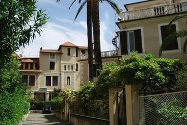 Отель Albergo Fiorenza & Banksia Meublè