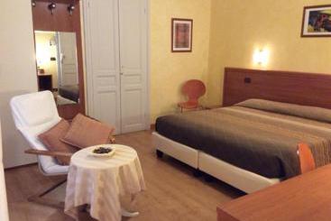 בית מלון כפרי Albergo Fiorenza & Banksia Meublè