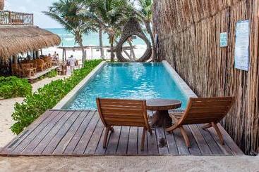 Dune Boutique Hotel Located At The Party Zone