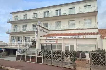 ホテル La Corniche