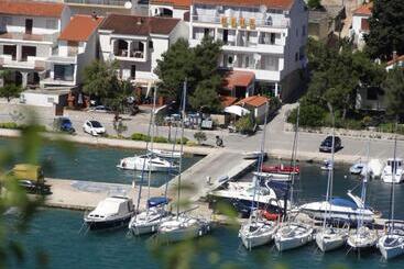 Gina Bed & Breakfast