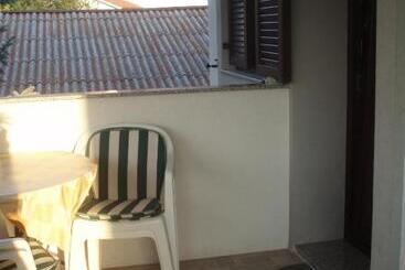 ユースホステル Guest House Lidija